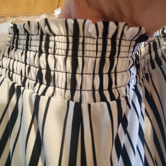 LANE BRYANT NWT WIDE LEGS PULL ON . SZ 18/20 BLACK WHITE STRIPES. CROP - Picture 8 of 11